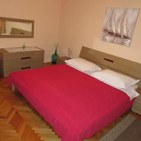 Casa Rosada Podgora (Split-Dalmatia)