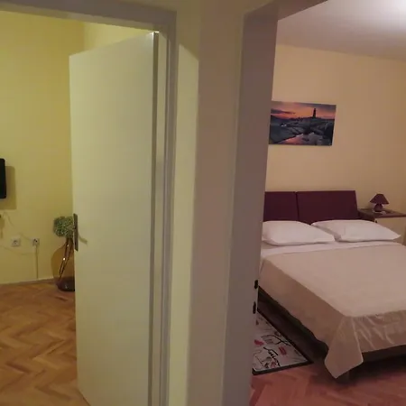 Casa Rosada Podgora (Split-Dalmatia)