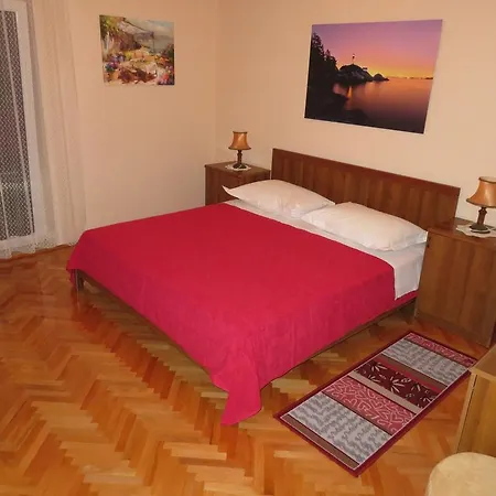 Pensión Casa Rosada 3*