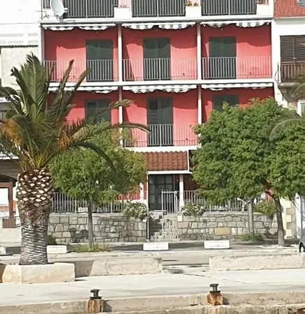 Casa Rosada 3*
