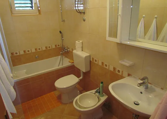 Casa Rosada Podgora (Split-Dalmatia)