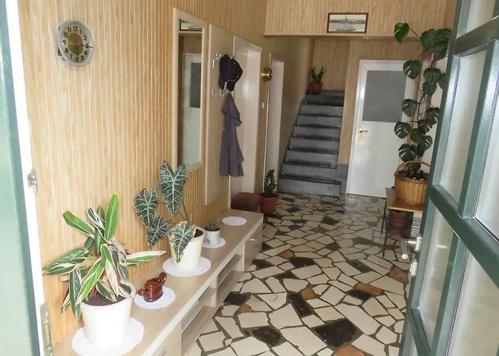 Casa Rosada Podgora (Split-Dalmatia)