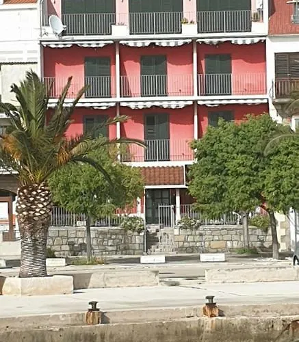 Casa Rosada 3*